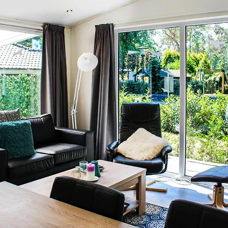 Casa de Férias Stunning In With 2 Bedrooms And Wifi