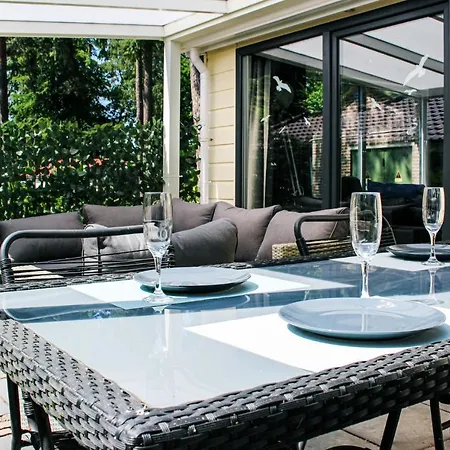 Stunning In With 2 Bedrooms And Wifi *